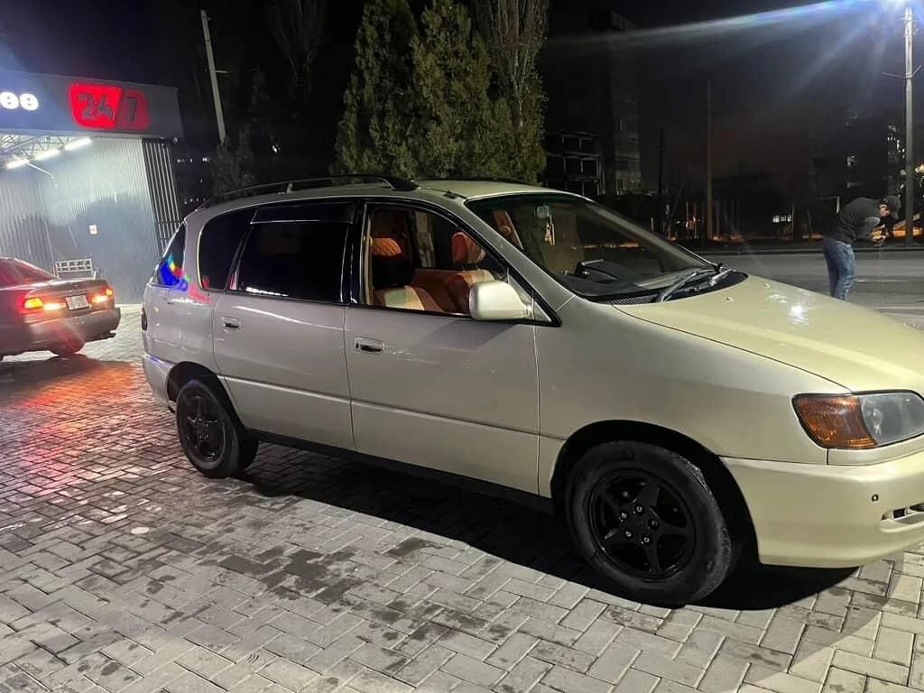 Toyota Ipsum