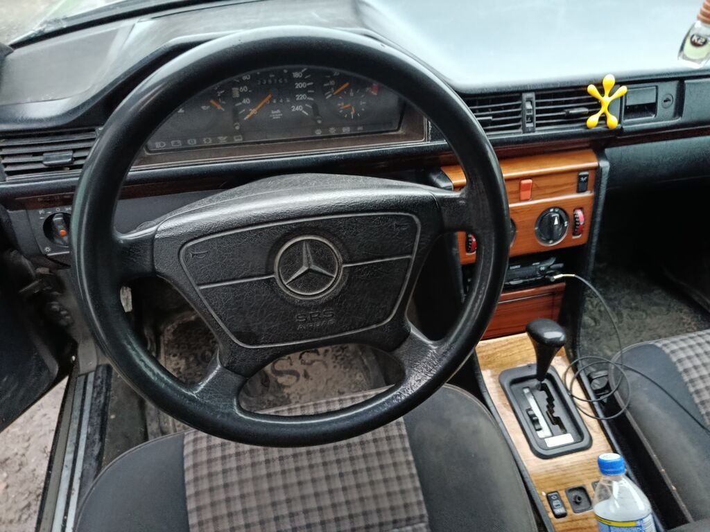 Mercedes-Benz W124