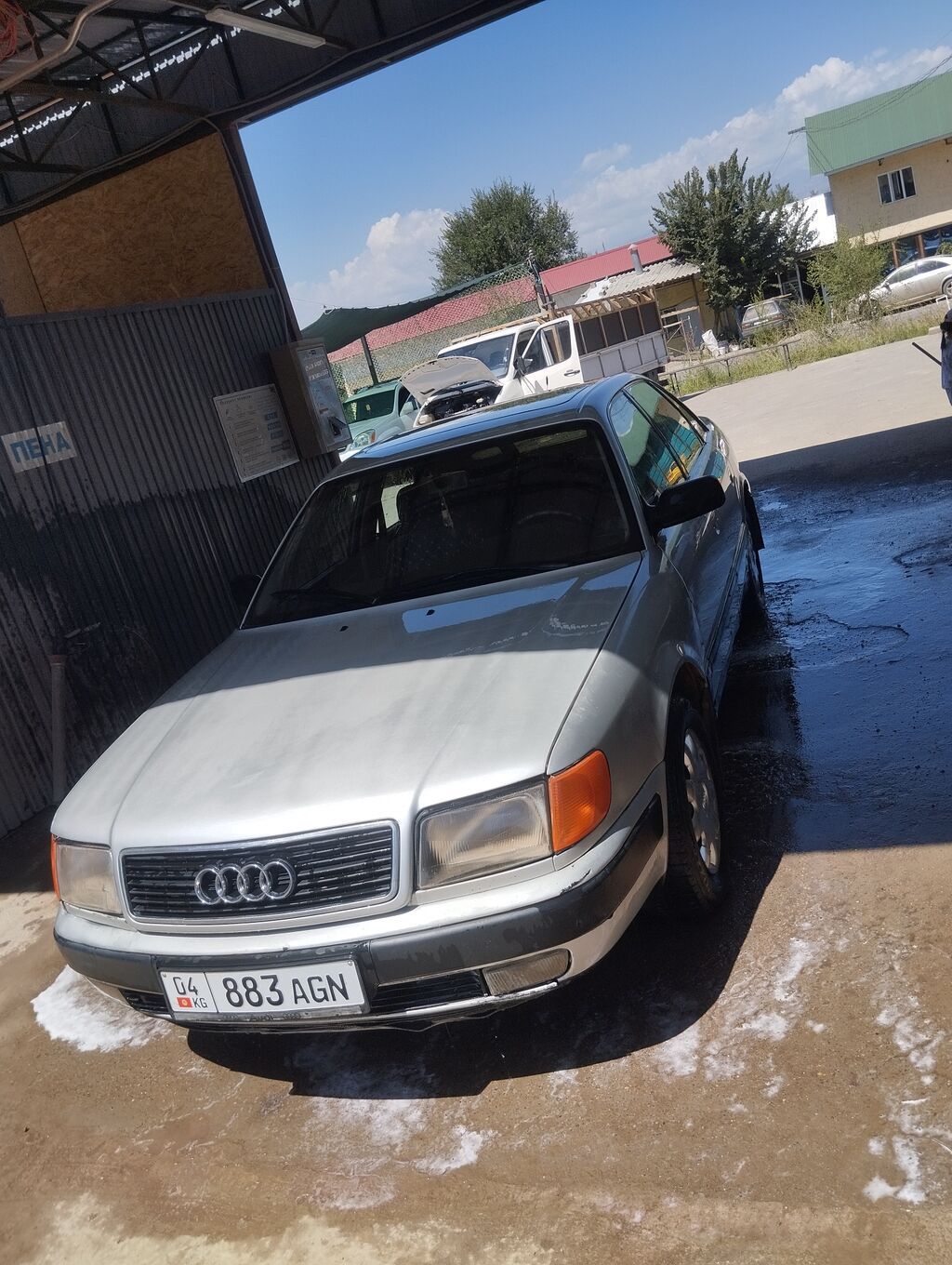 Audi 100