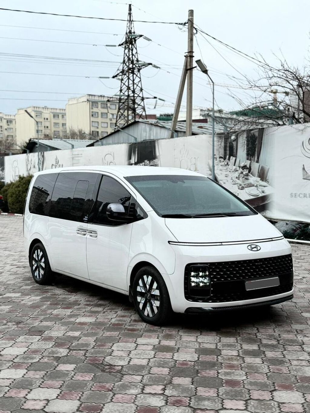 Hyundai Staria