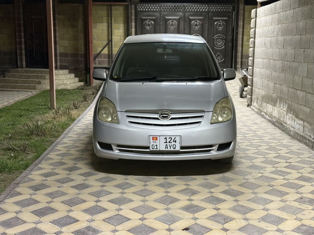 Daihatsu YRV