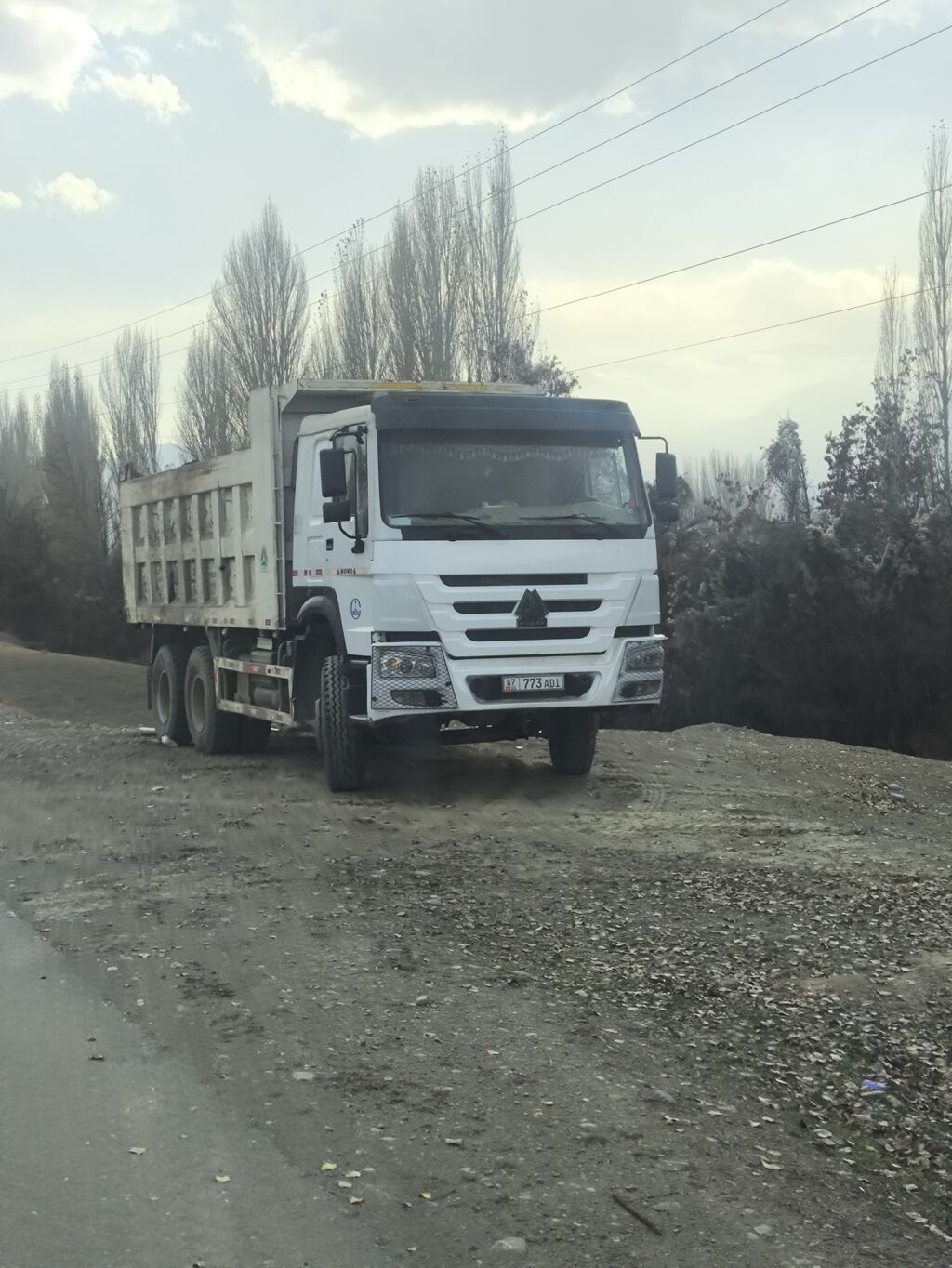 Продаётся самосвал 6x4 Howo (Sinotruk) белого цвета. Основные