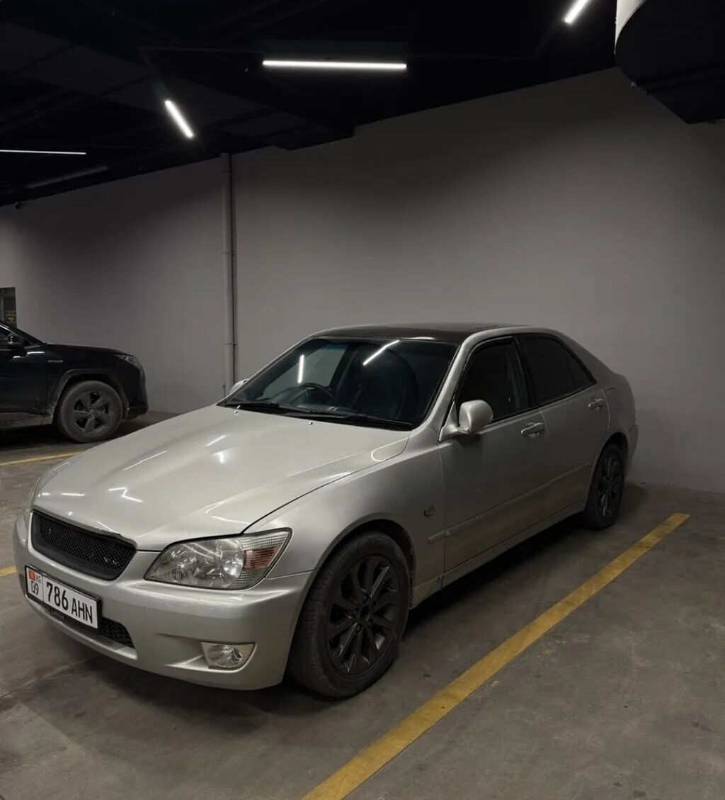 Lexus IS