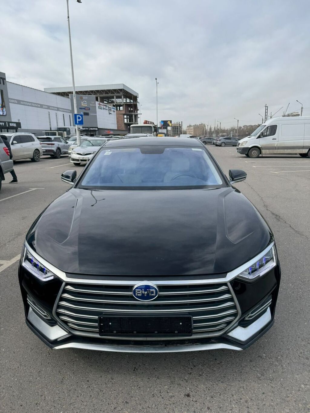 BYD E9