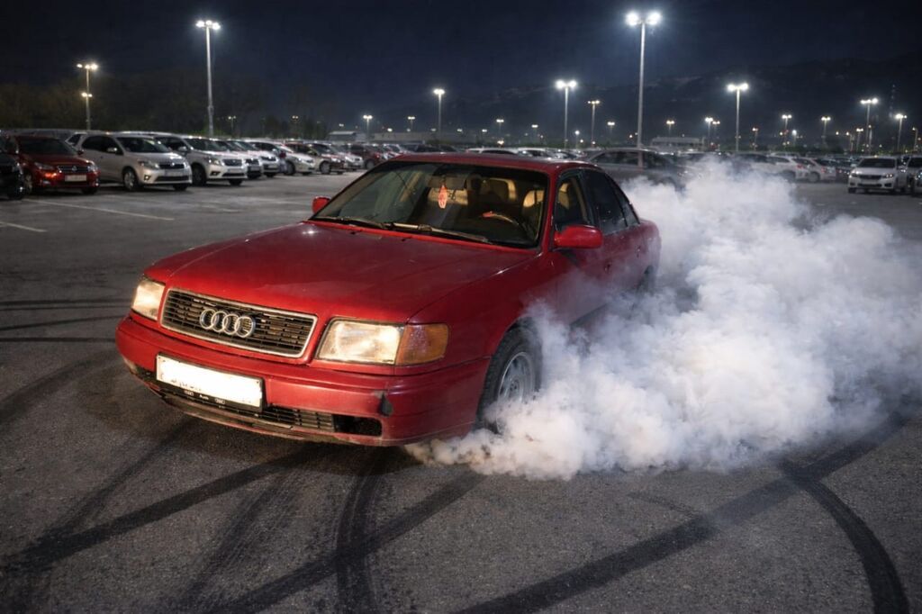 Audi 100