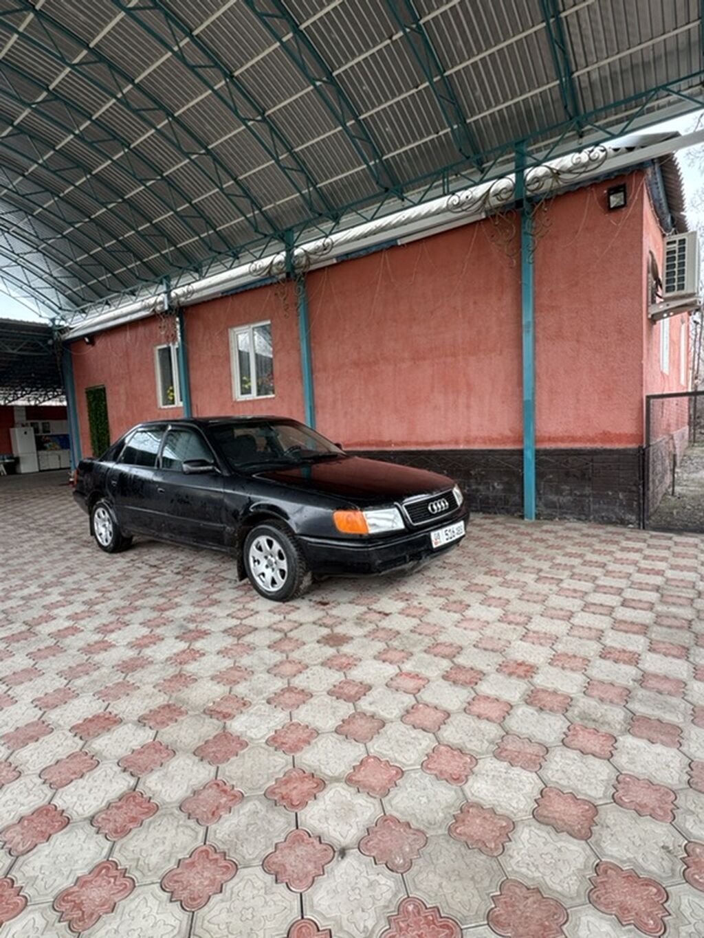 Audi 100