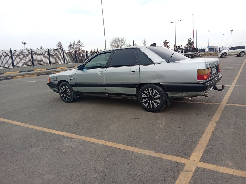 Audi 100