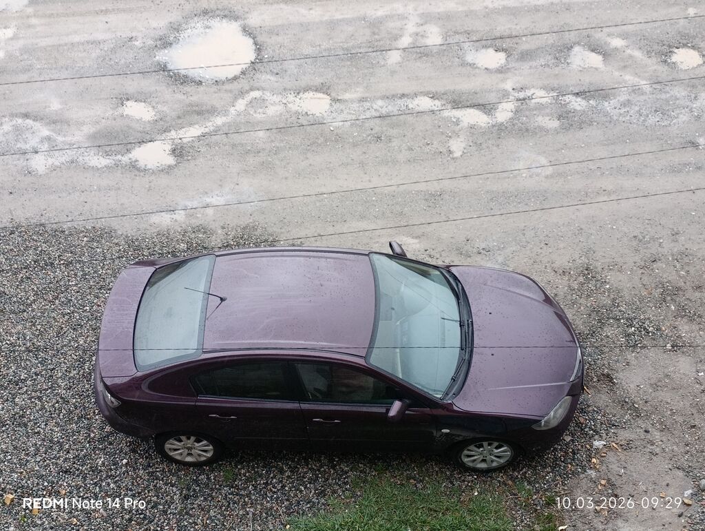 Седан фиолетового цвета. - Кузов