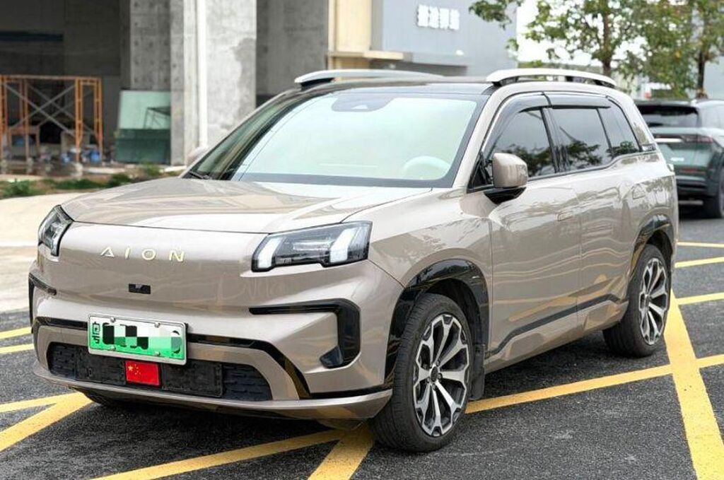 AION V Год 2025 Пробег 40.0тыс км Цвет золотой Комплектация очень