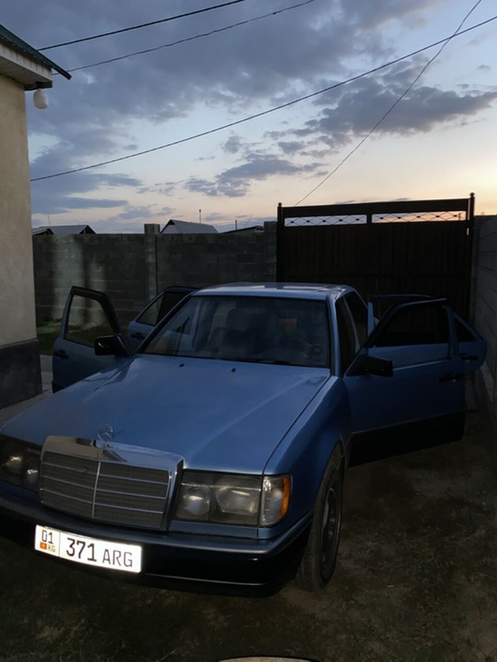 Mercedes-Benz W124