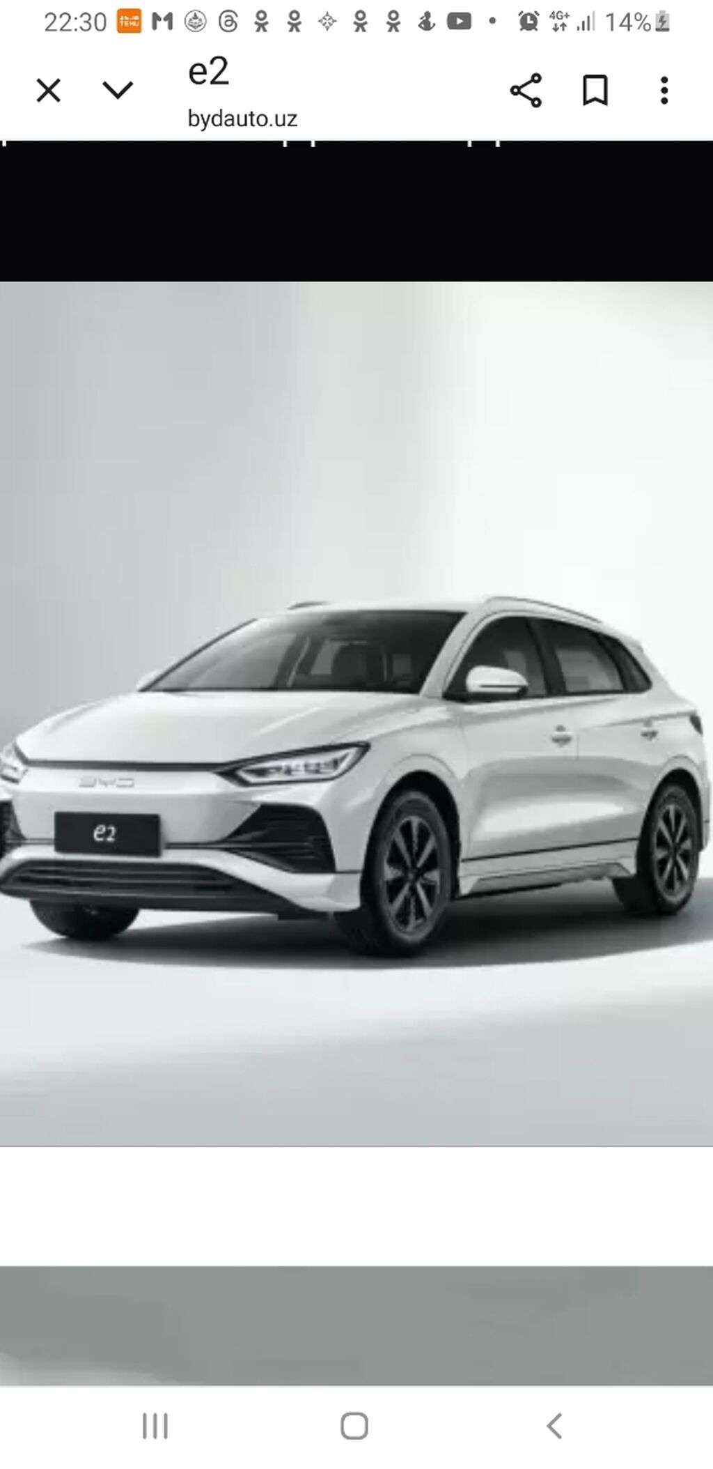 Электромобиль BYD e2 белого цвета с современным дизайном. Модель