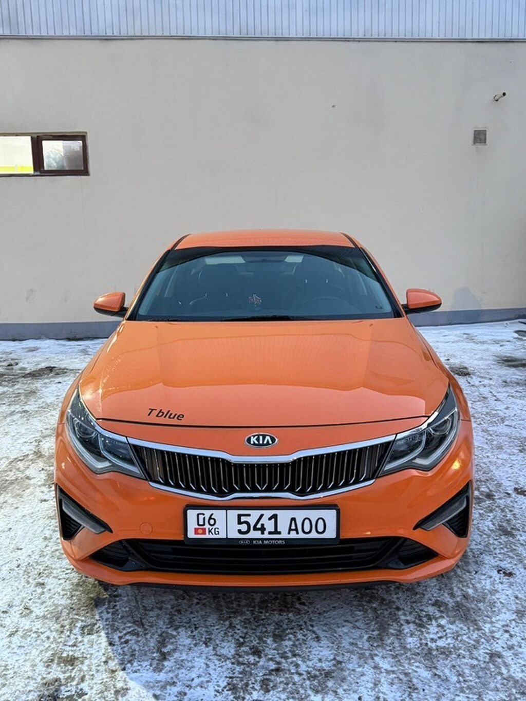 KIA Optima (рестайлинг), яркий оранжевый седан. Основные особенности