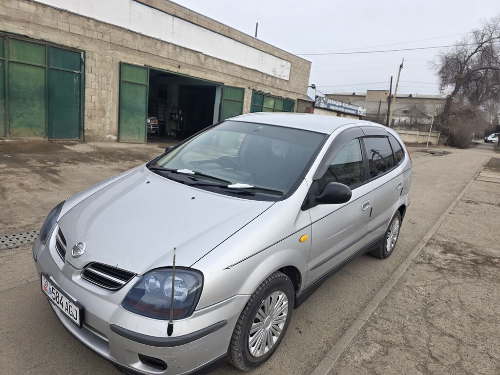 Nissan Almera Tino