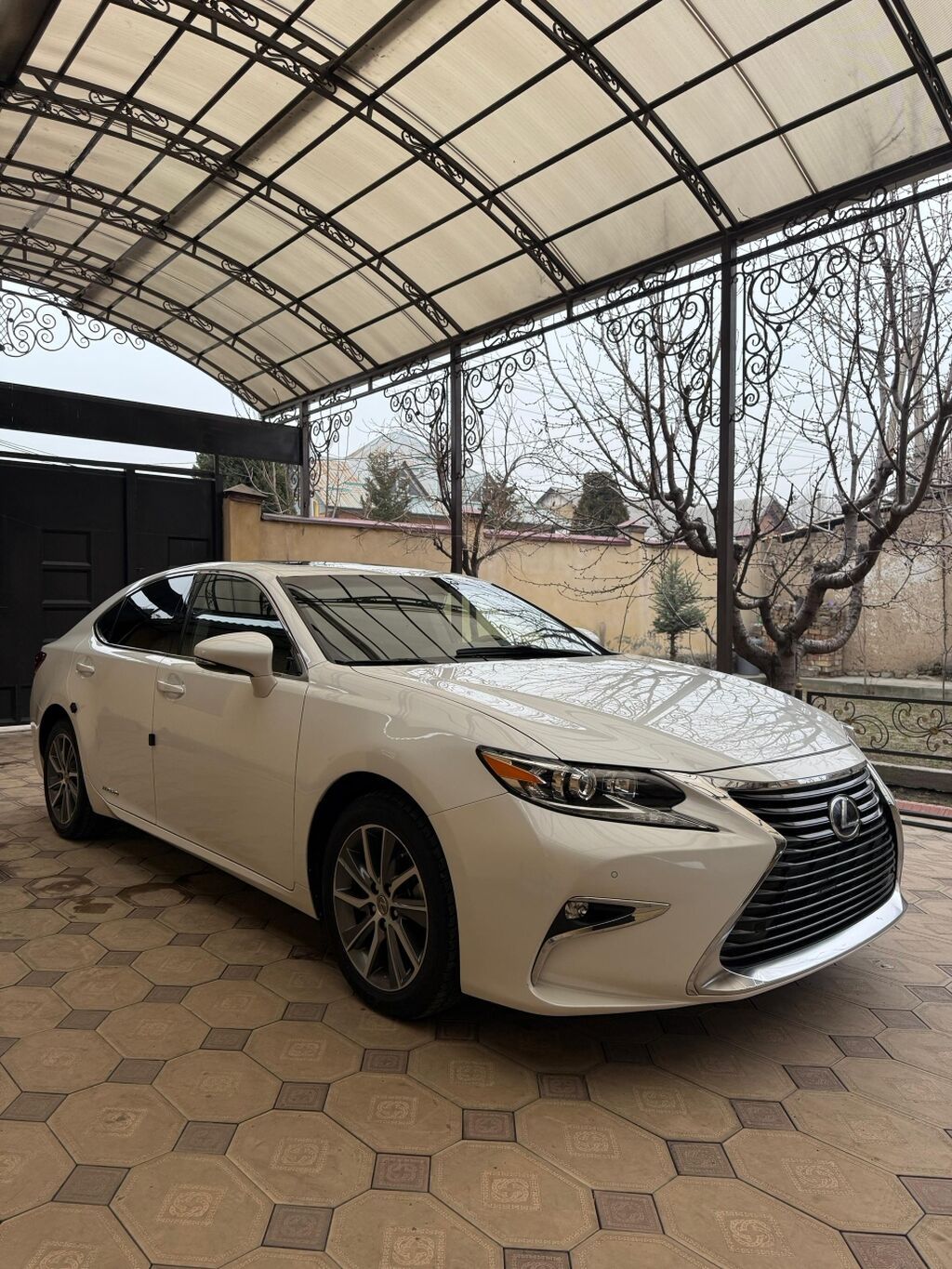 Lexus ES
