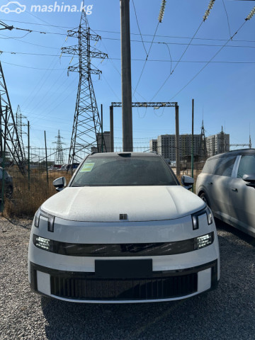 Lynk &amp; Co 900