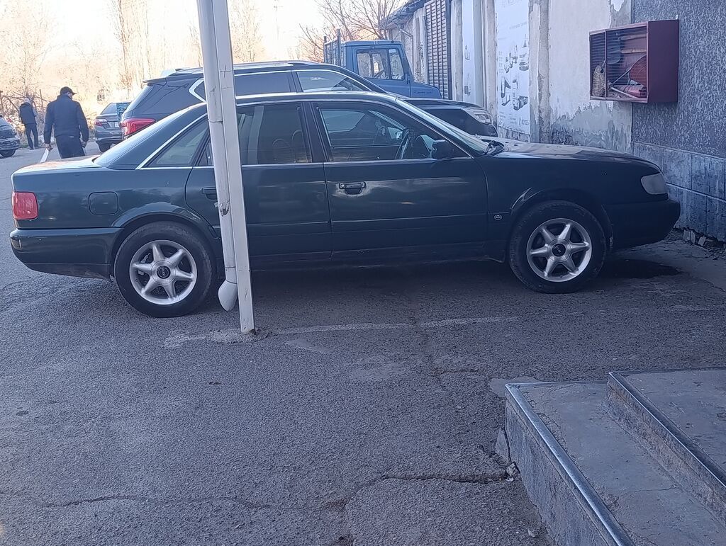 Audi 100