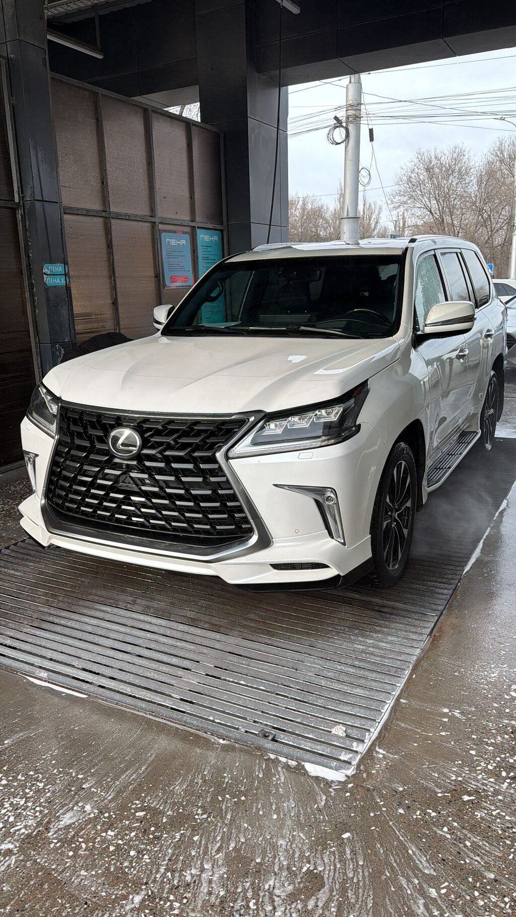 Lexus LX