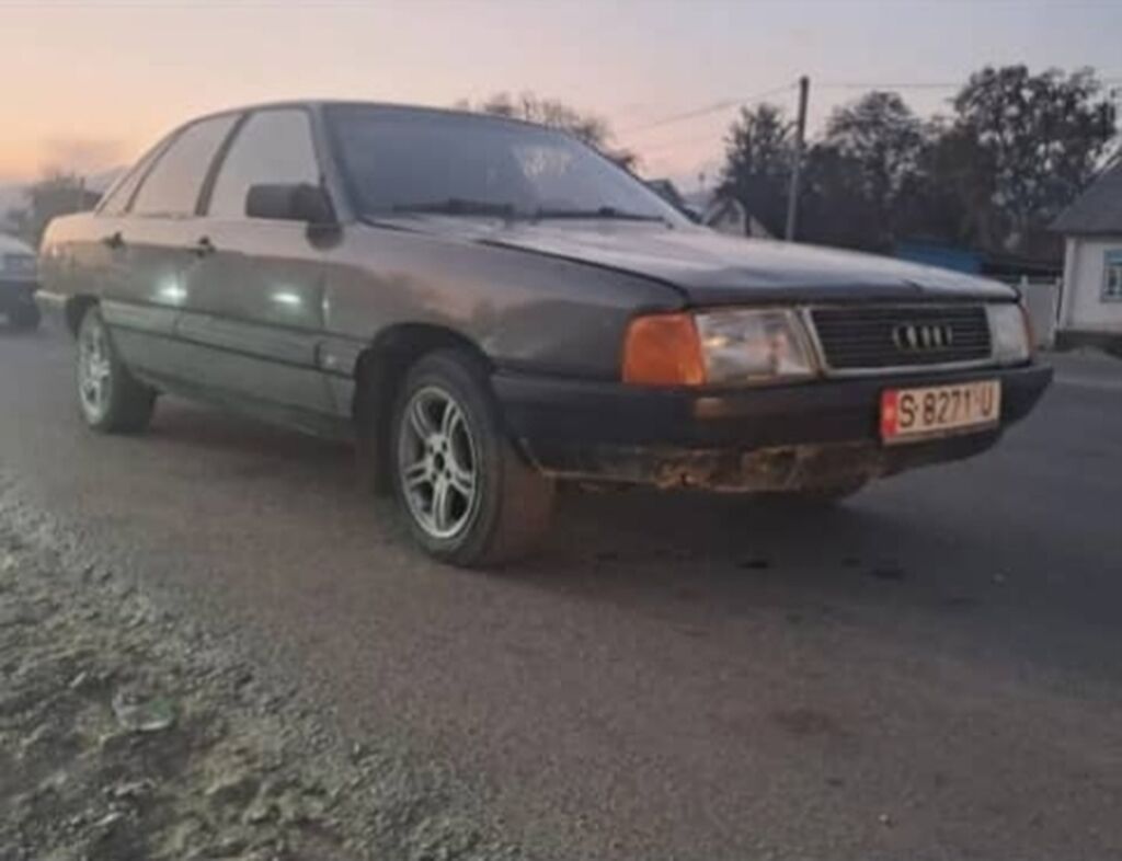 Audi 100