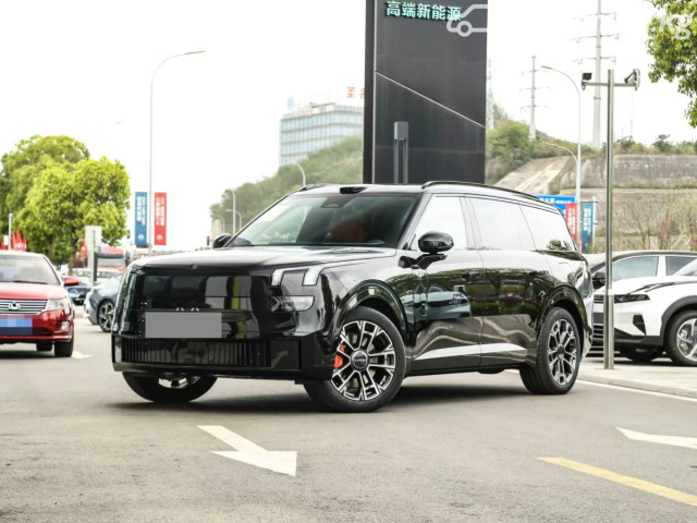 Lynk &amp; Co 900