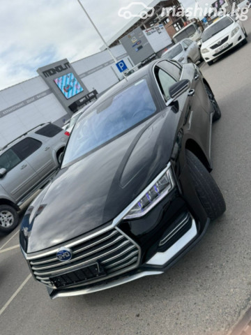 BYD E9
