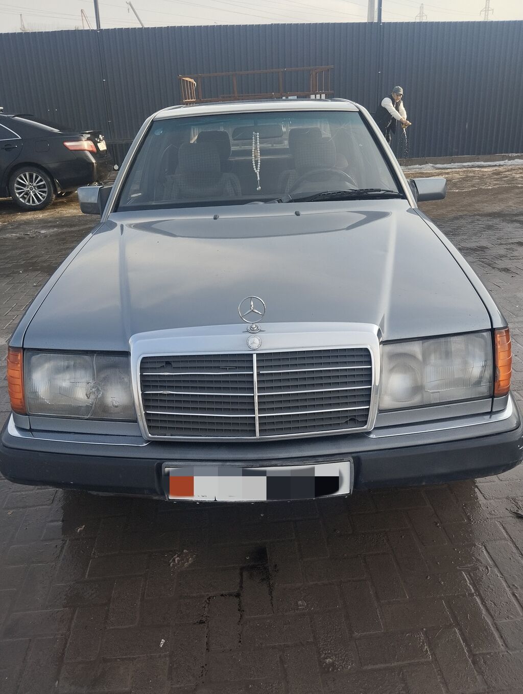 Mercedes-Benz W124