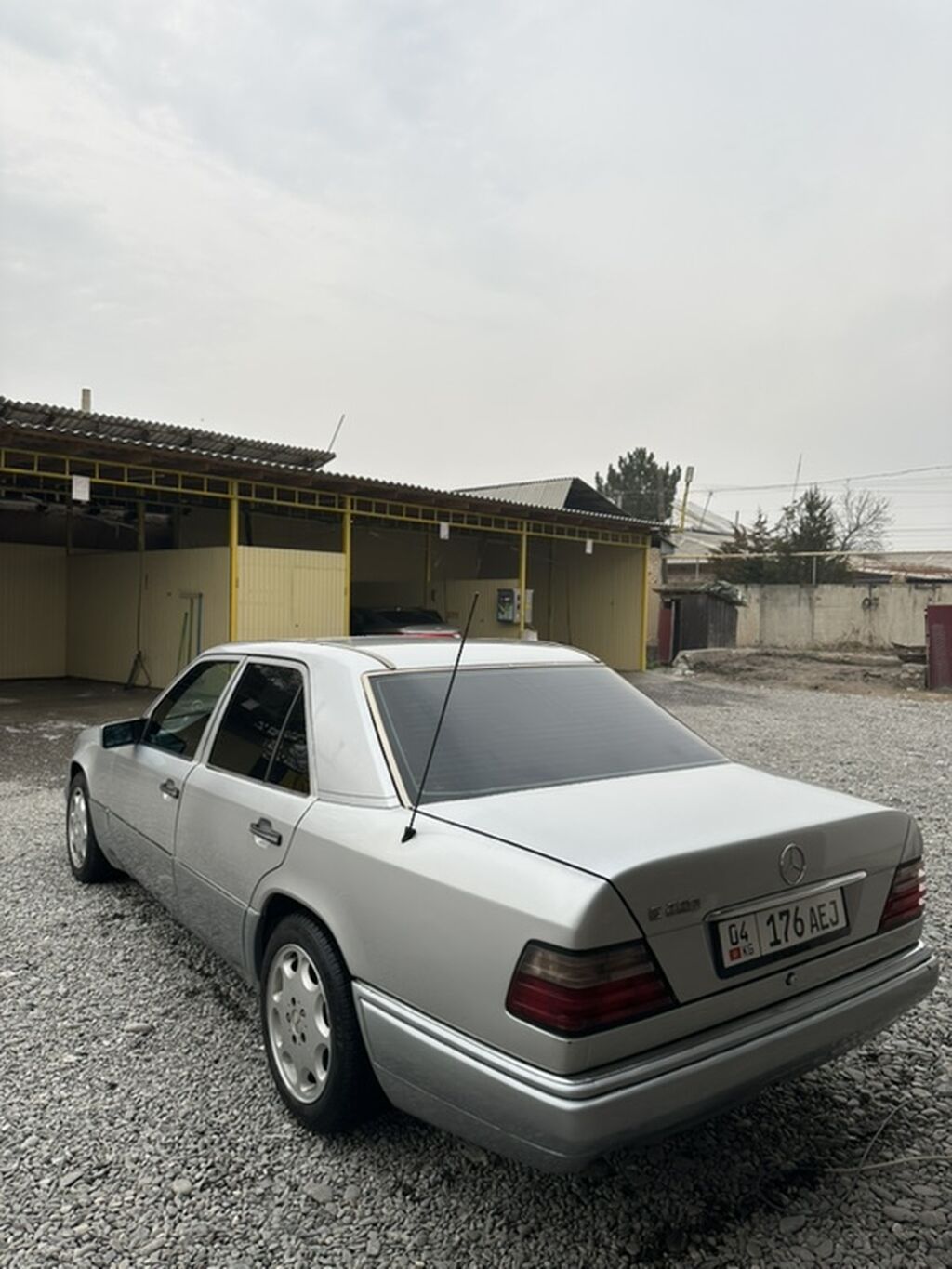 Mercedes-Benz W124