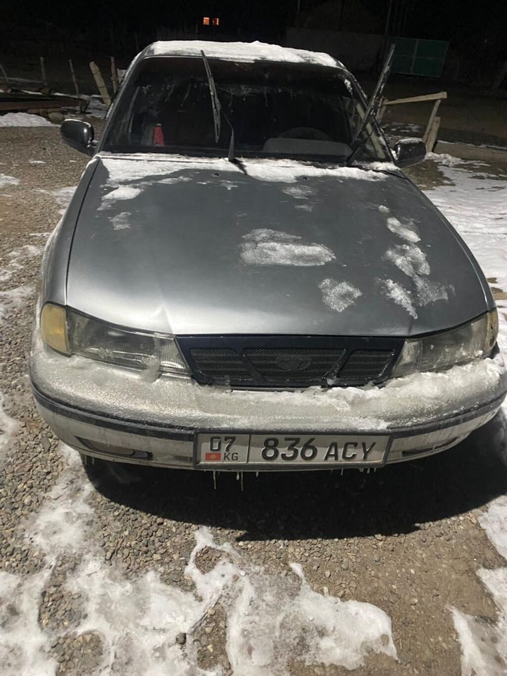 Легковой автомобиль седан, серебристый цвет кузова. Передний привод