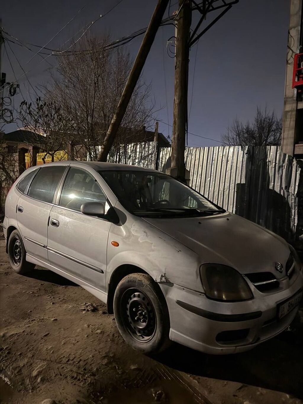 Nissan Almera Tino